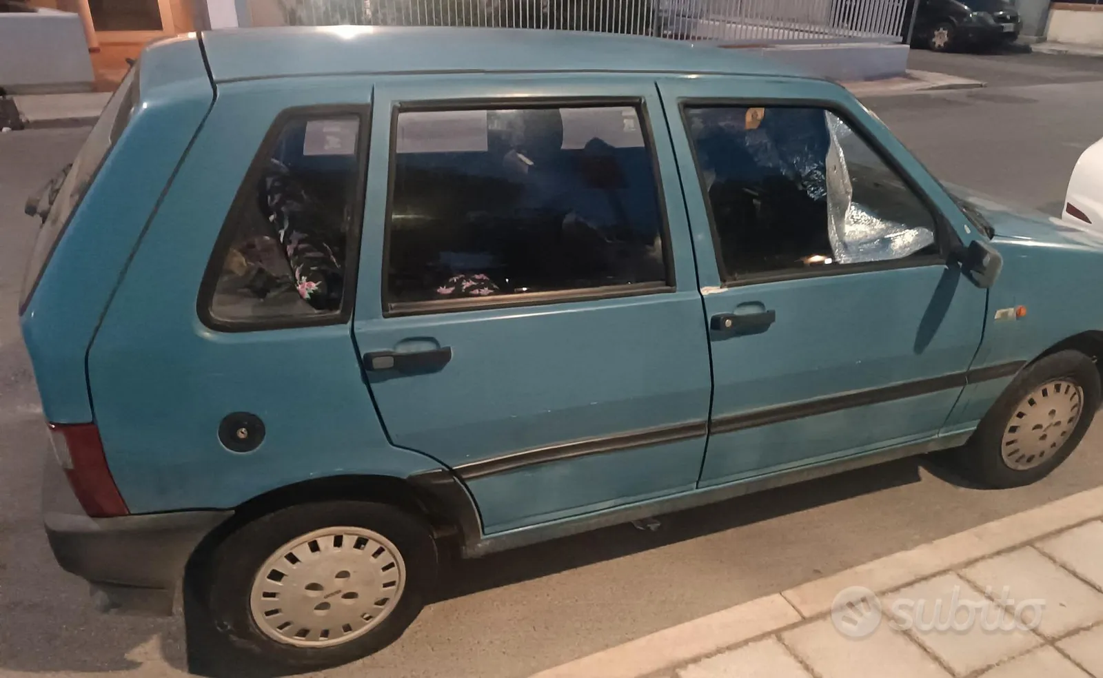 Fiat Uno 1989 photo 2