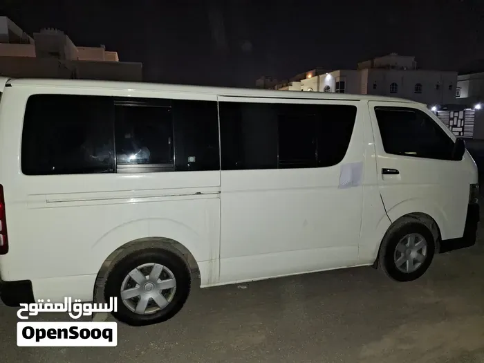 Toyota Hiace 2012 photo 4