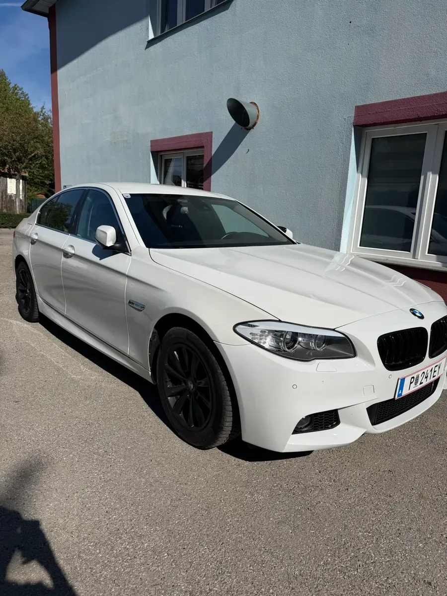 BMW 5 Series 2011 photo 2