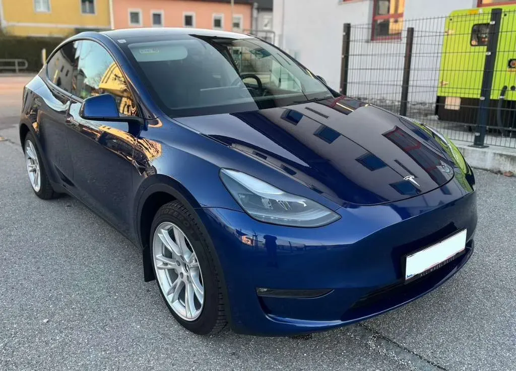 Tesla Model Y 2024 photo 2