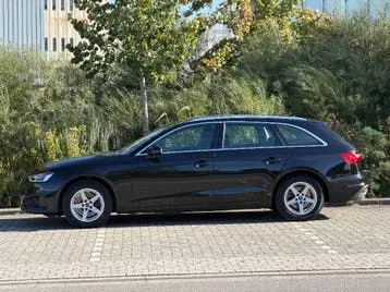 Audi A4 2023 photo 3