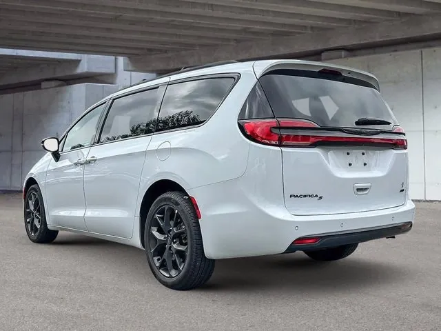 Chrysler Pacifica 2024 photo 4