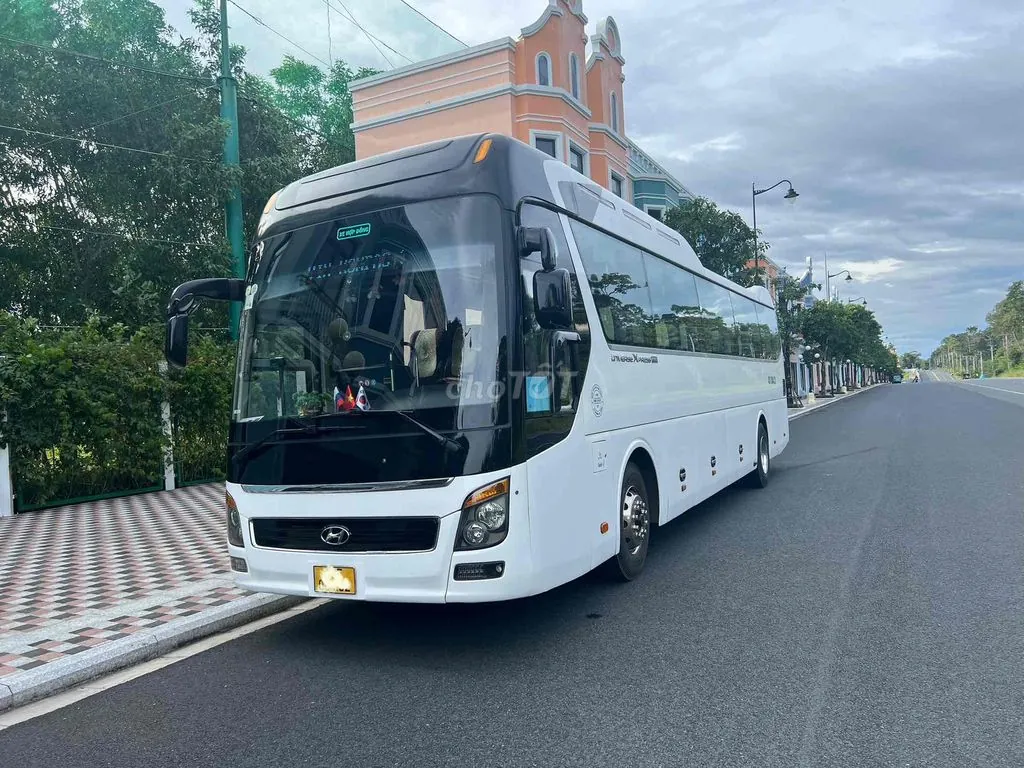 Hyundai Universe 2018 photo 3