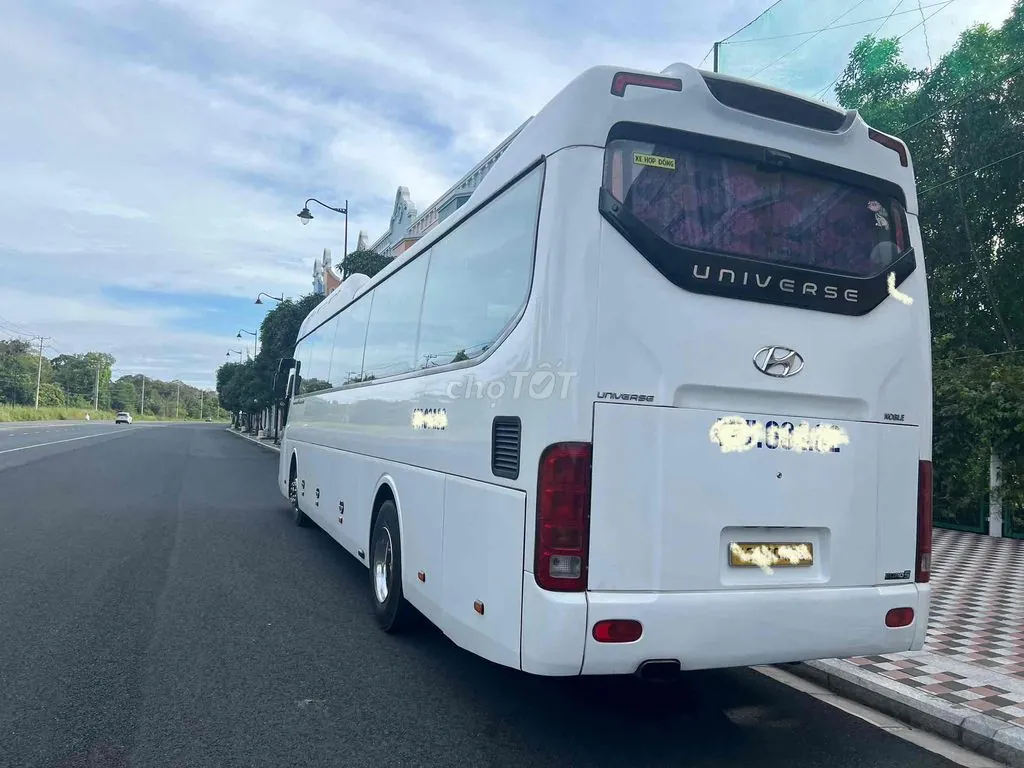 Hyundai Universe 2018 photo 2