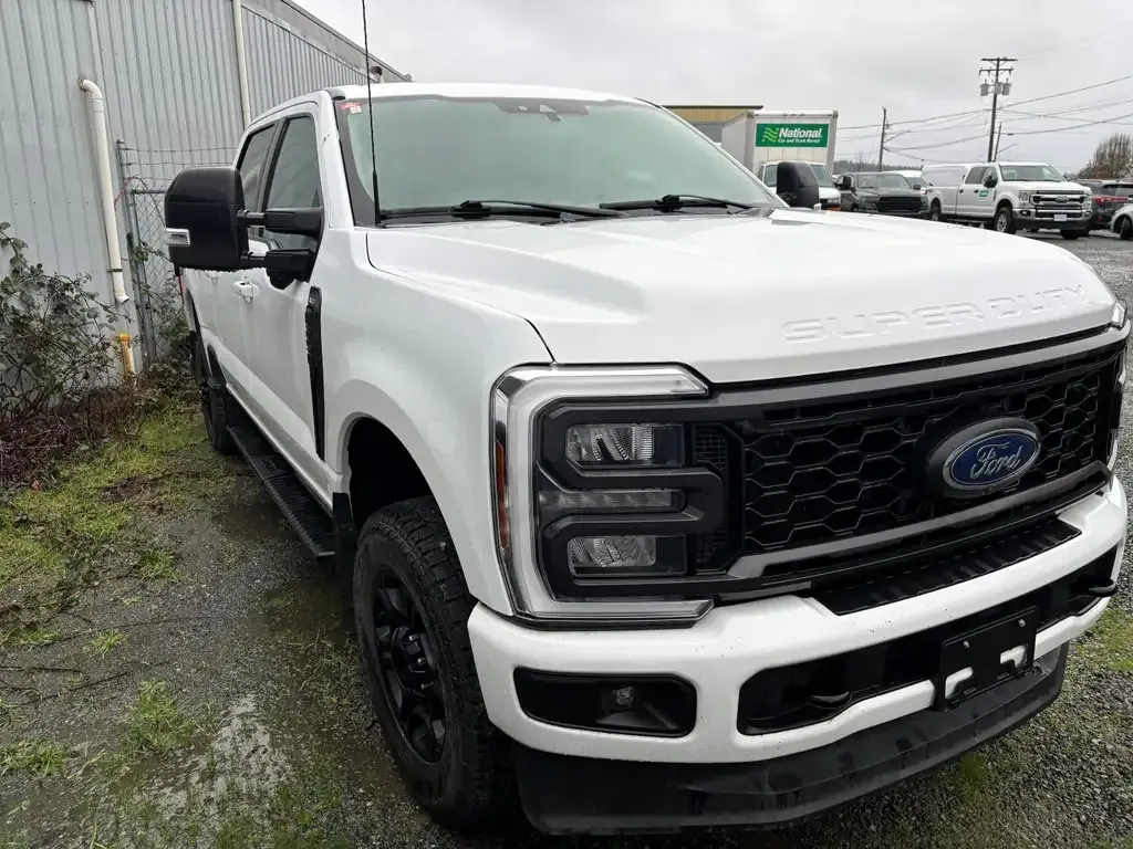 Ford F250 2024 photo 3