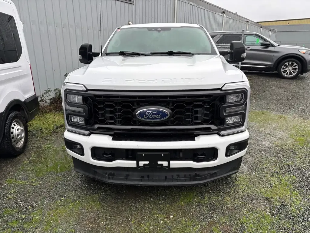 Ford F250 2024 photo 2