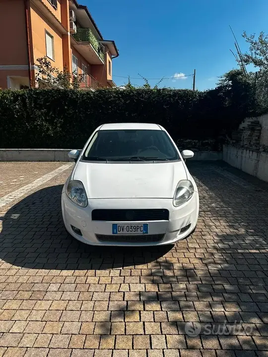 Fiat Grande Punto 2009 photo 4