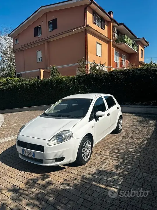 Fiat Grande Punto 2009 photo 5