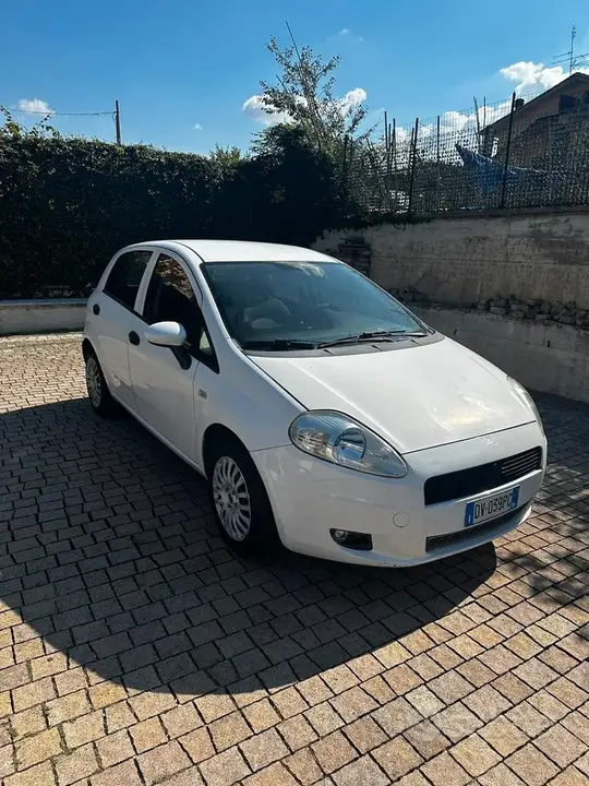 Fiat Grande Punto 2009 photo 3
