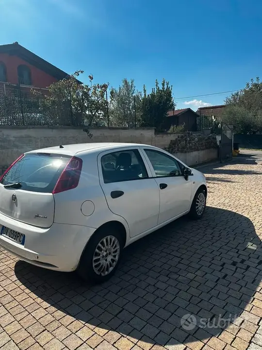 Fiat Grande Punto 2009 photo 2