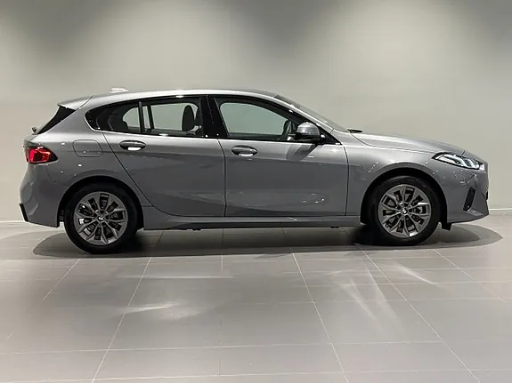 BMW 1 Series 2026 photo 3