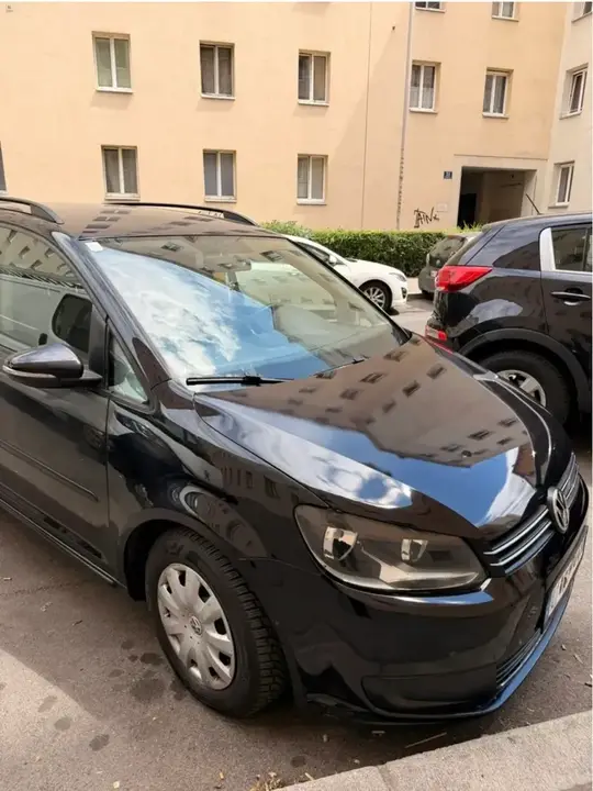 Volkswagen Touran 2011 photo 3