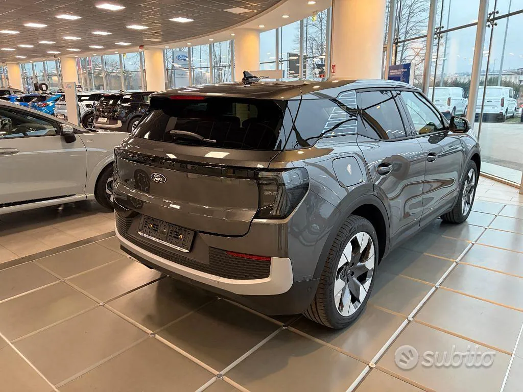 Ford Explorer photo 4