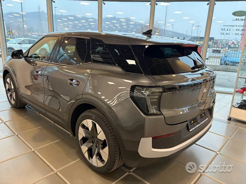 Ford Explorer photo 3