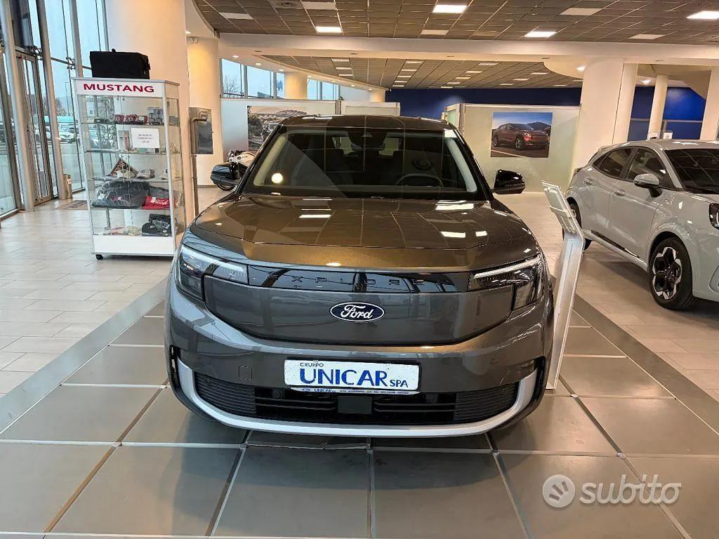 Ford Explorer photo 5