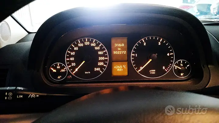 Mercedes-Benz Claسة A 2010 photo 3