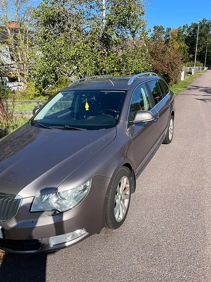 Skoda Superb 2013 photo 2