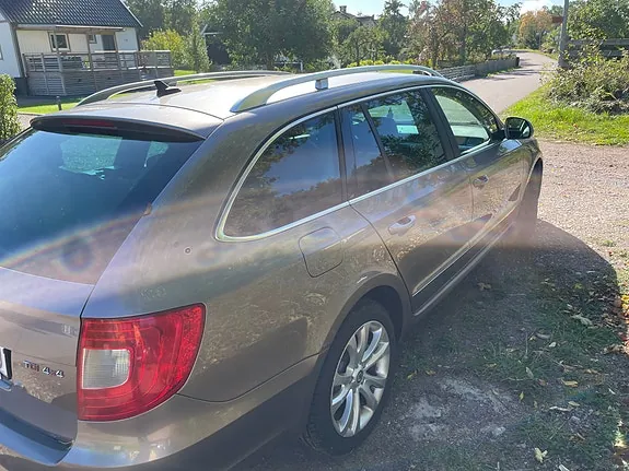 Skoda Superb 2013 photo 3