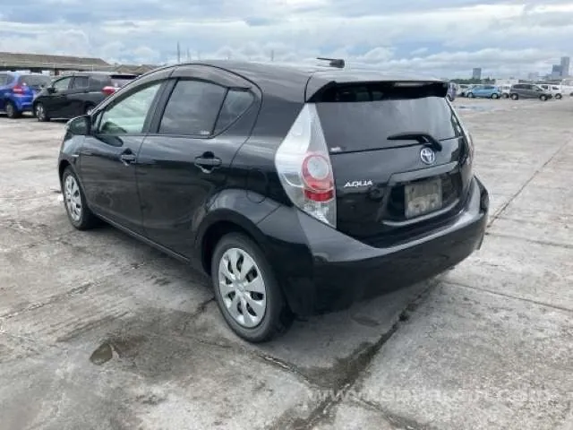 Toyota Aqua 2013 photo 3