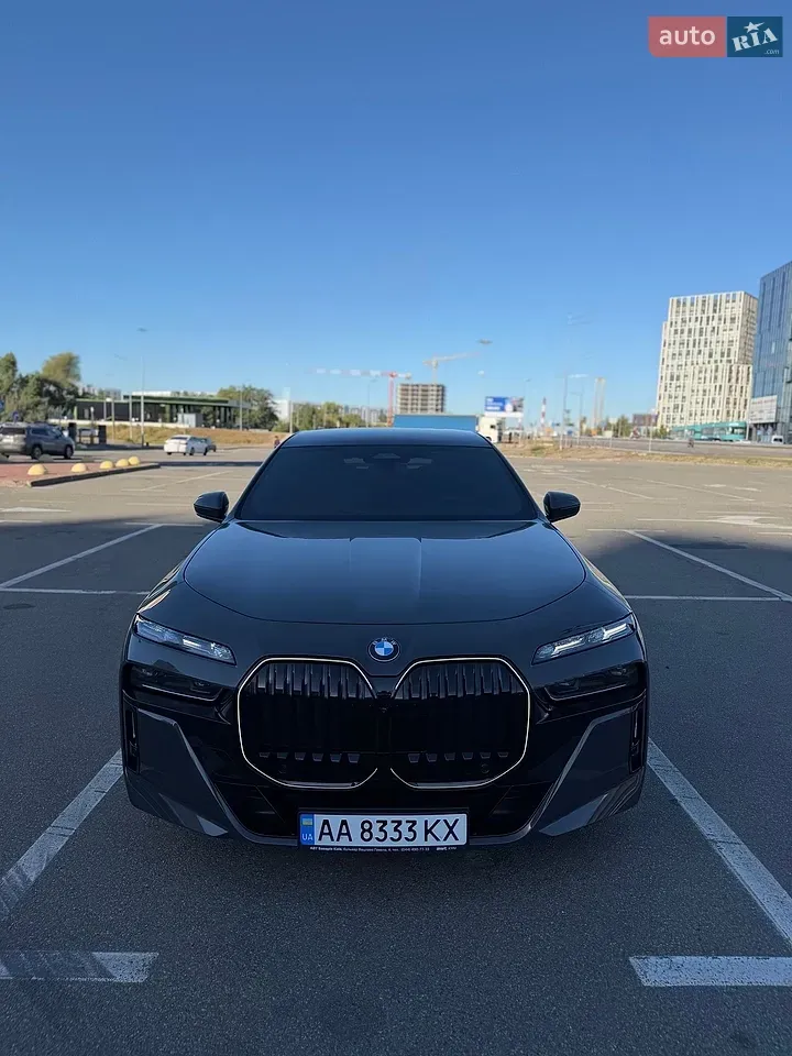 BMW 7 Series 2025 photo 2