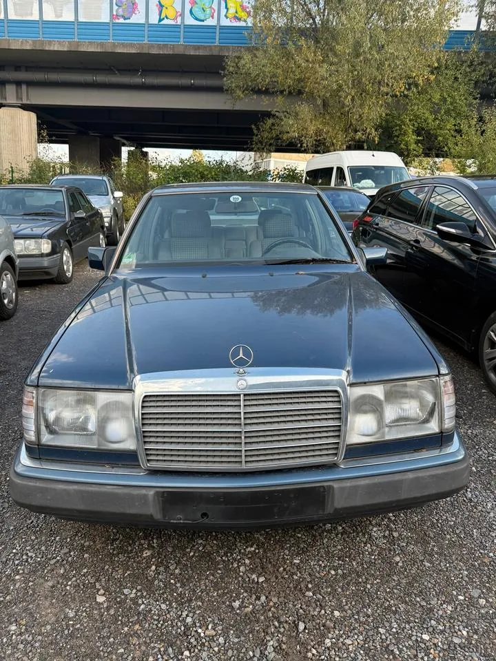 Mercedes-Benz W124