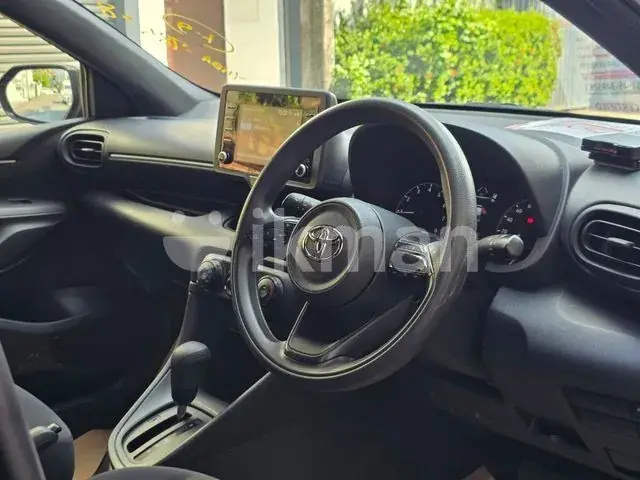 Toyota Yaris 2023 photo 2