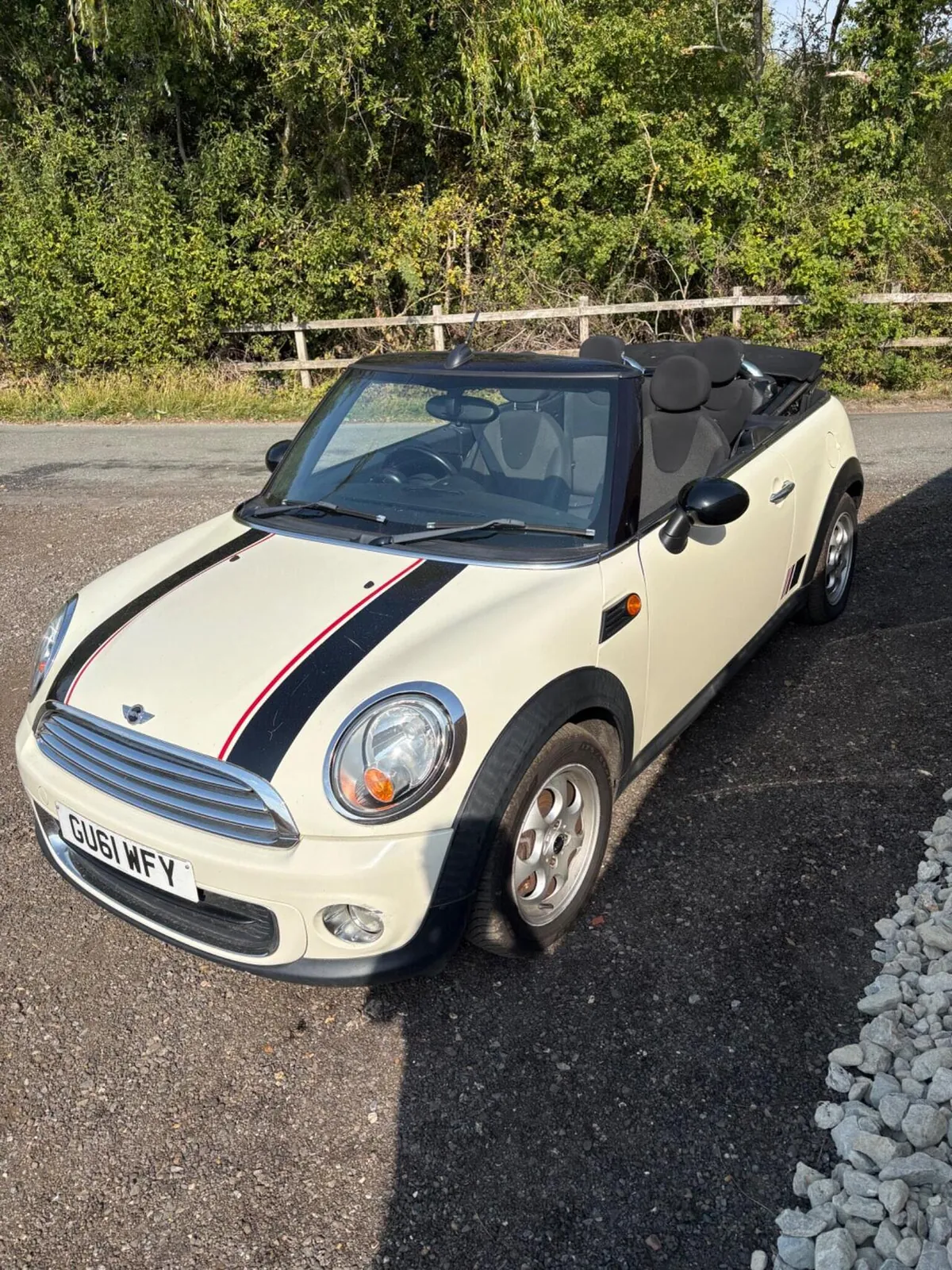 Mini Convertible 2011 photo 2