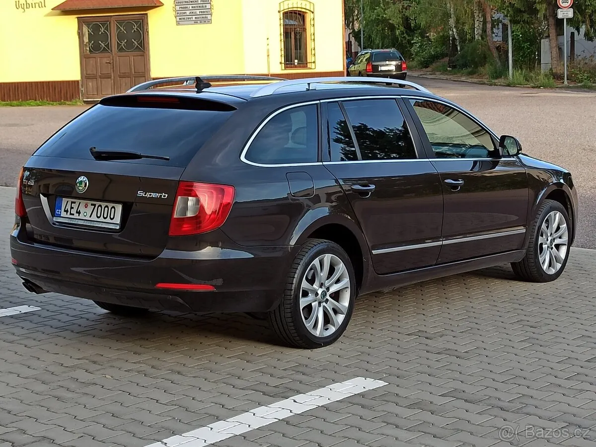 Skoda Superb 2012 photo 3