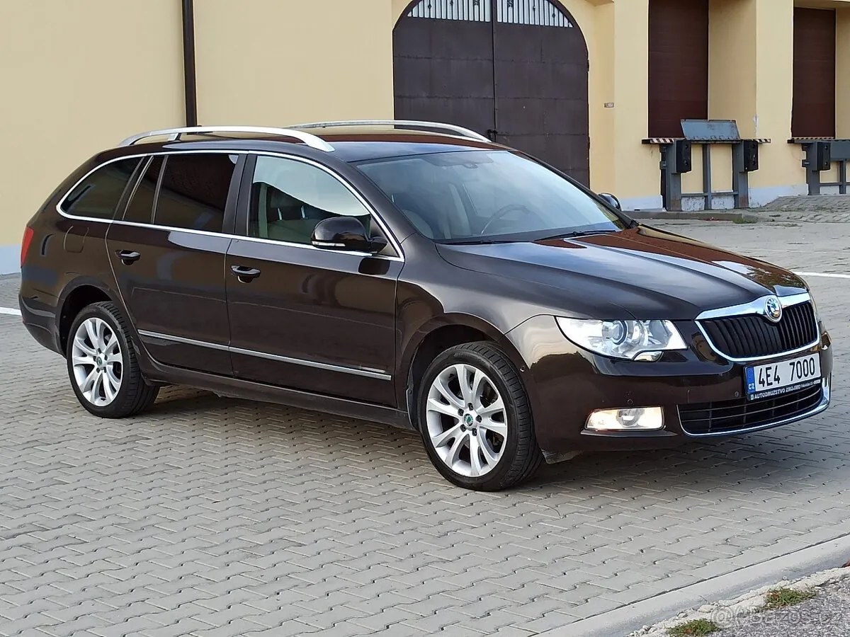 Skoda Superb 2012 photo 2
