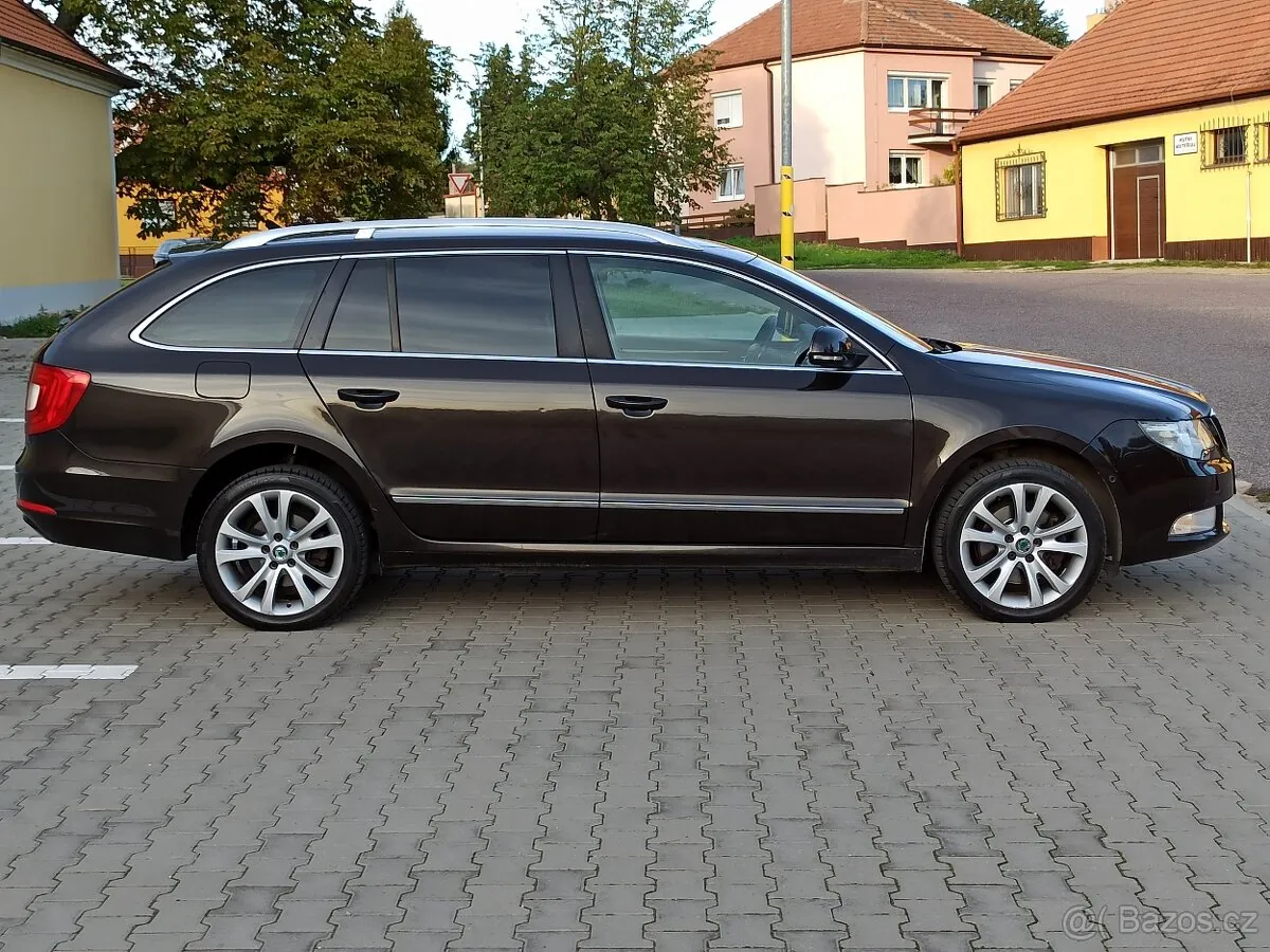 Skoda Superb 2012 photo 5