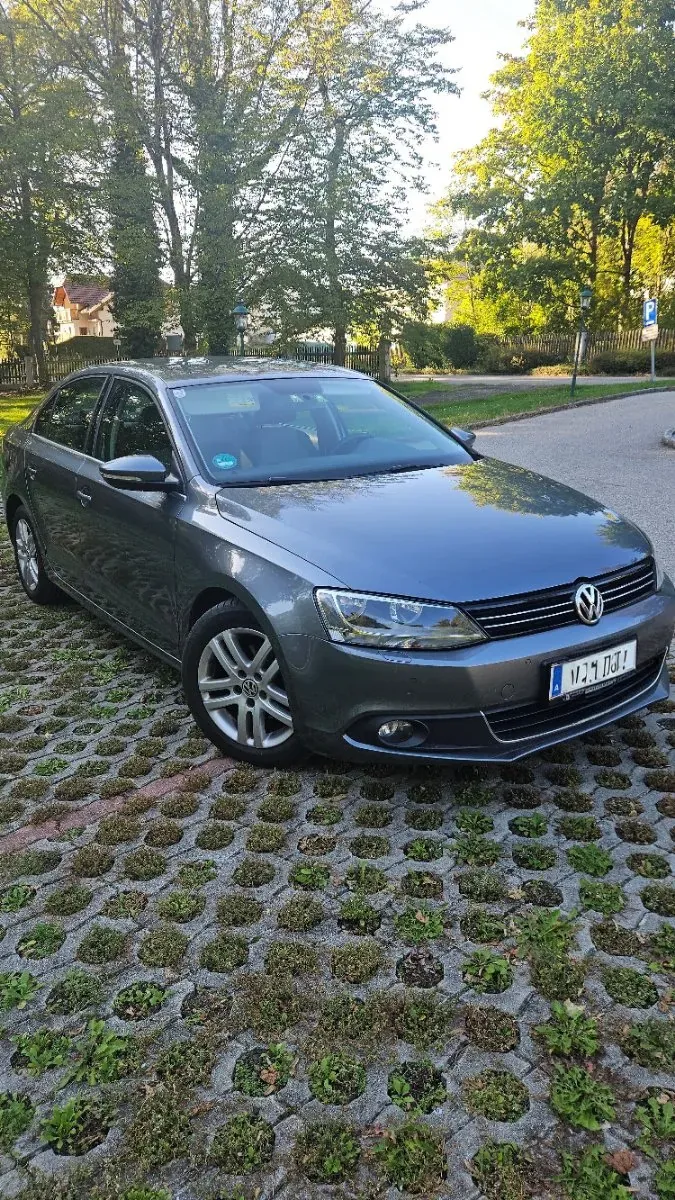 Volkswagen Jetta 2012 photo 2