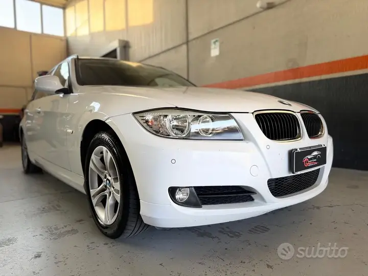 BMW 318D 2011 photo 2