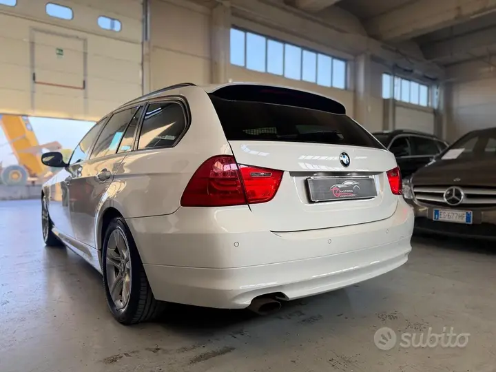 BMW 318D 2011 photo 3
