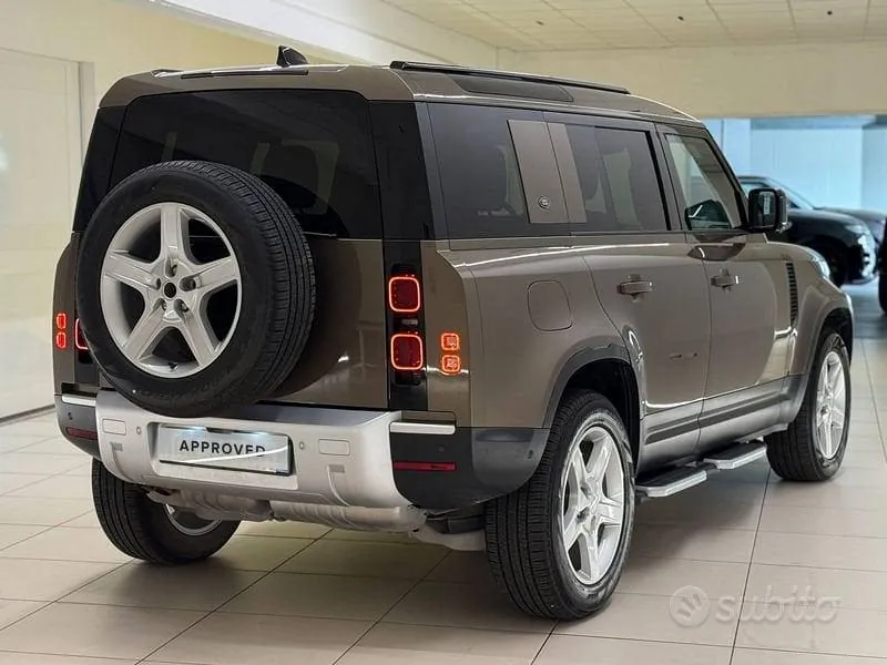 Land Rover Defender 2023 photo 2