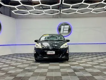 Toyota Aqua 2015 photo 3