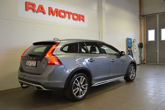 Volvo V60 Cross Country 2017 photo 5
