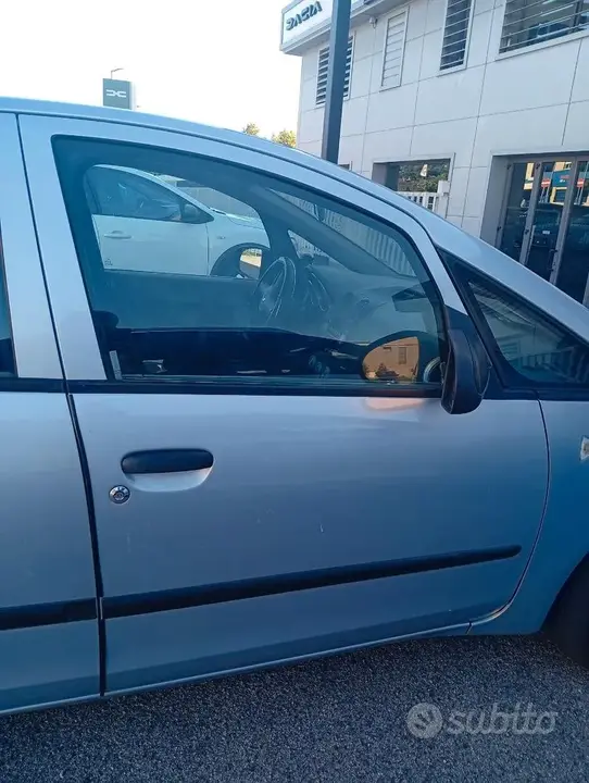 Mitsubishi Colt 2007 photo 2