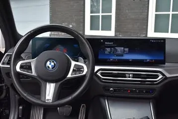 BMW 320E 2024 photo 2
