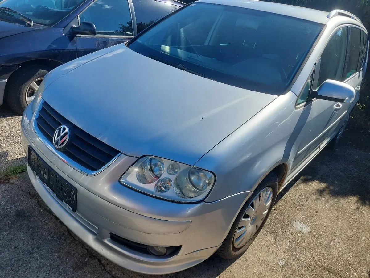Volkswagen Touran 2004 photo 2
