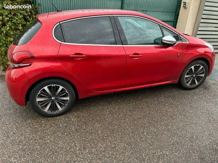 Peugeot 208 2018 photo 2