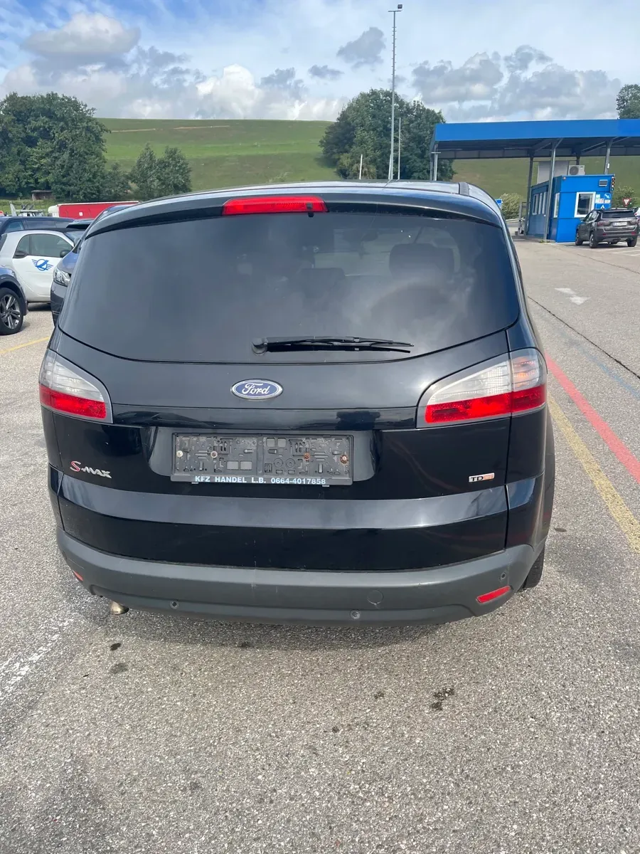 Ford C-Max 2011 photo 2