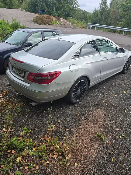 Mercedes-Benz E350 D 2009 photo 4
