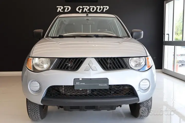 Mitsubishi L200 2007 photo 2