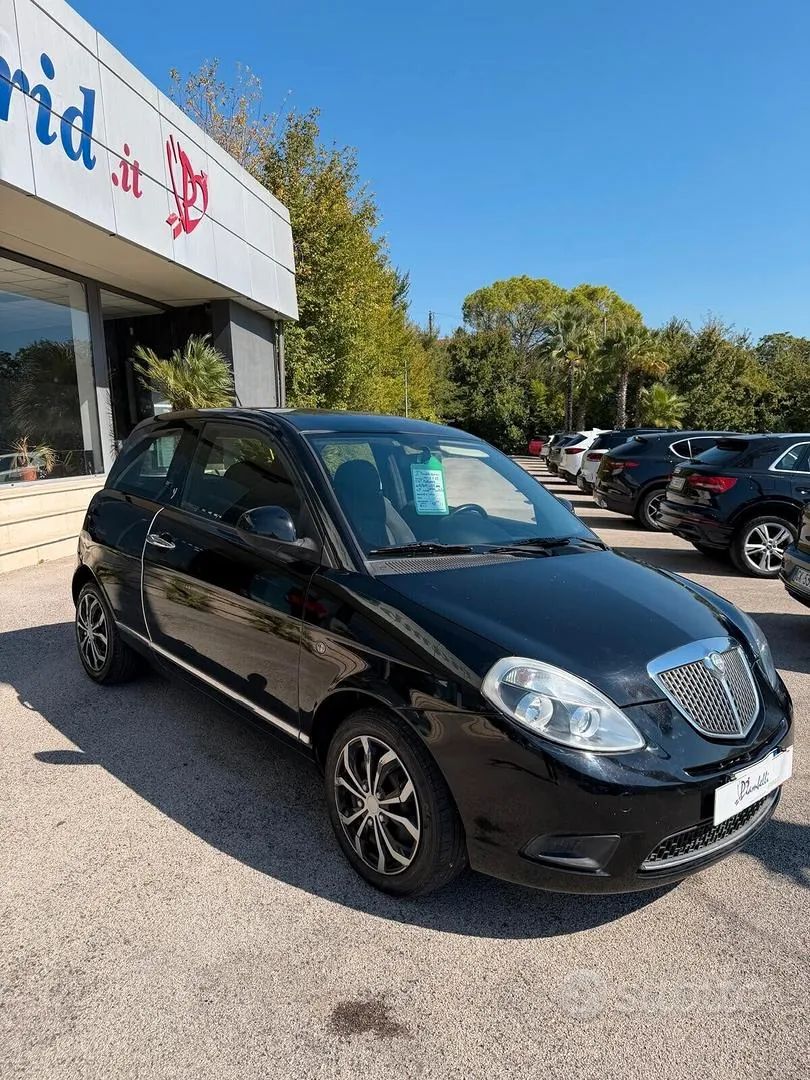 Lancia Ypsilon 2011 photo 2