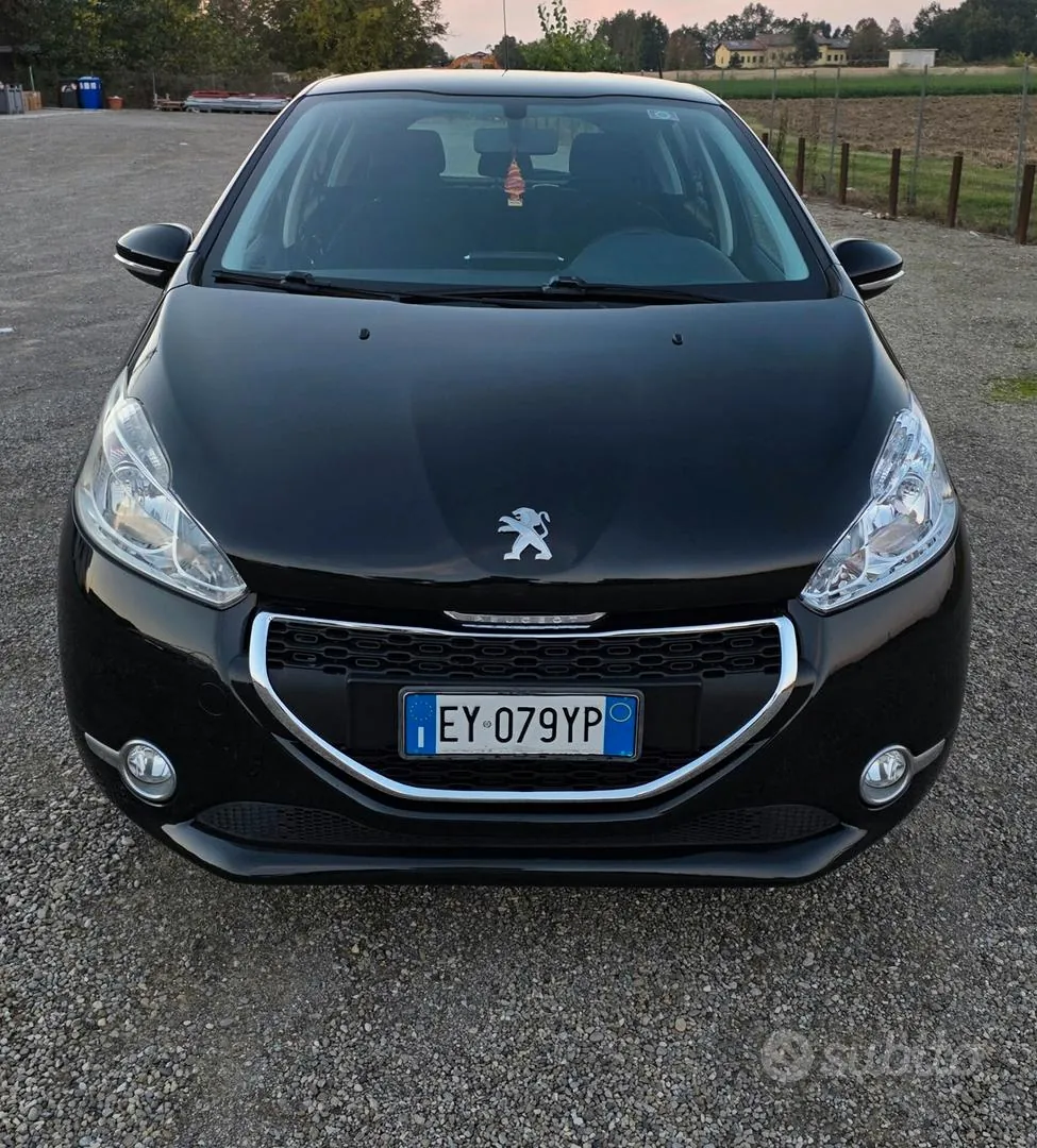 Peugeot 208 2015 photo 2