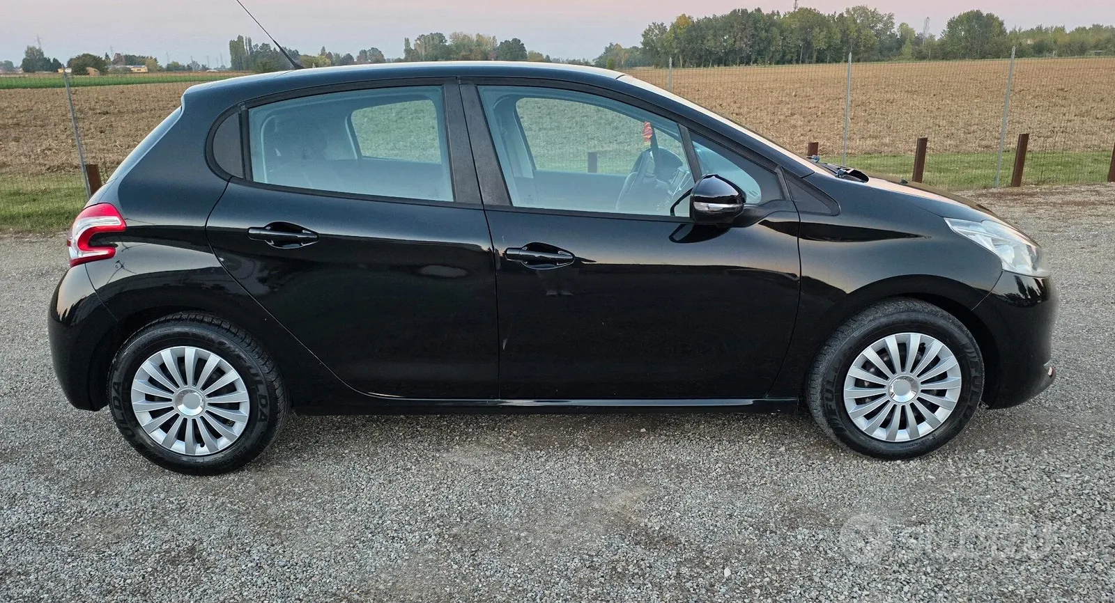 Peugeot 208 2015 photo 5