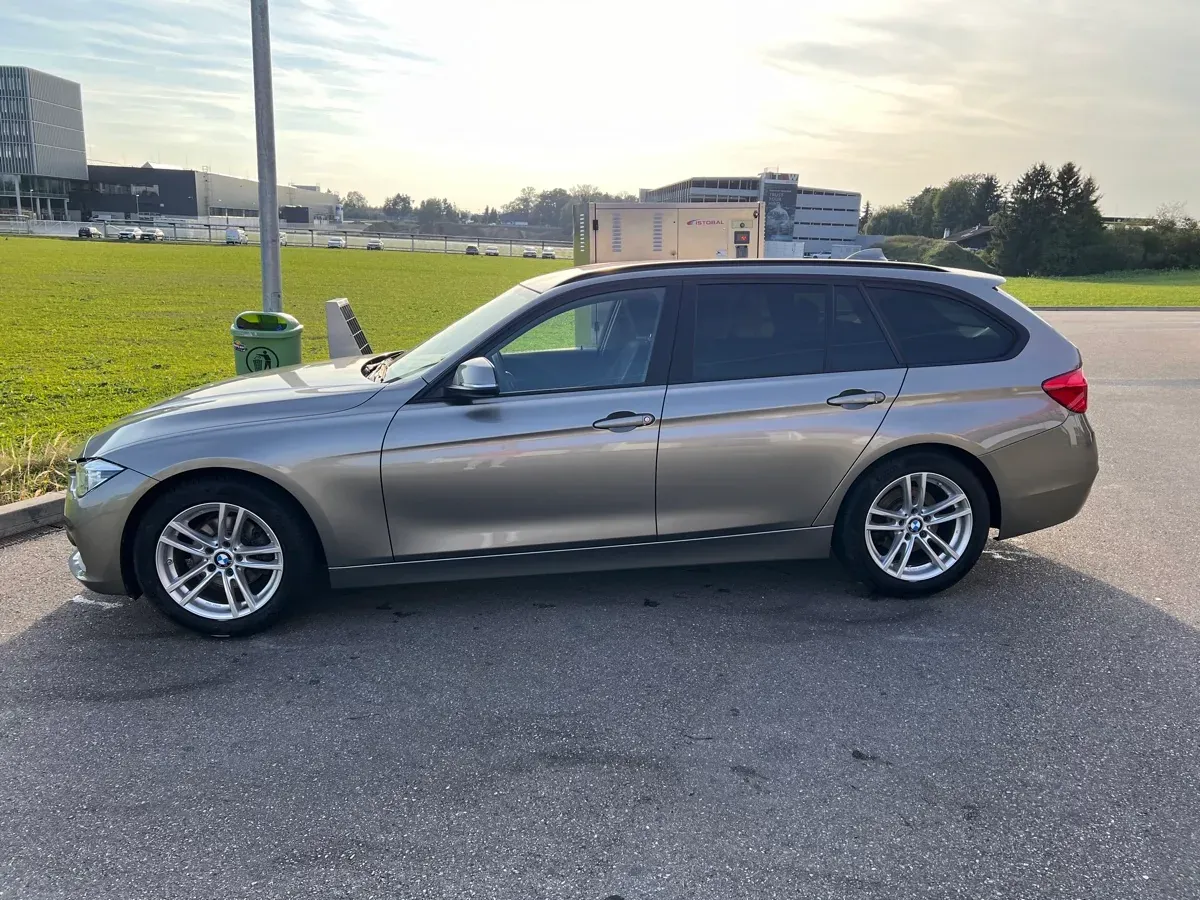 BMW 3 Series 2017 photo 2