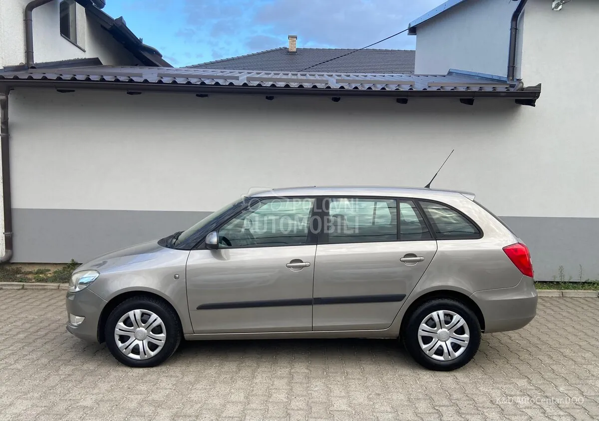 Skoda Fabia 2010 photo 3