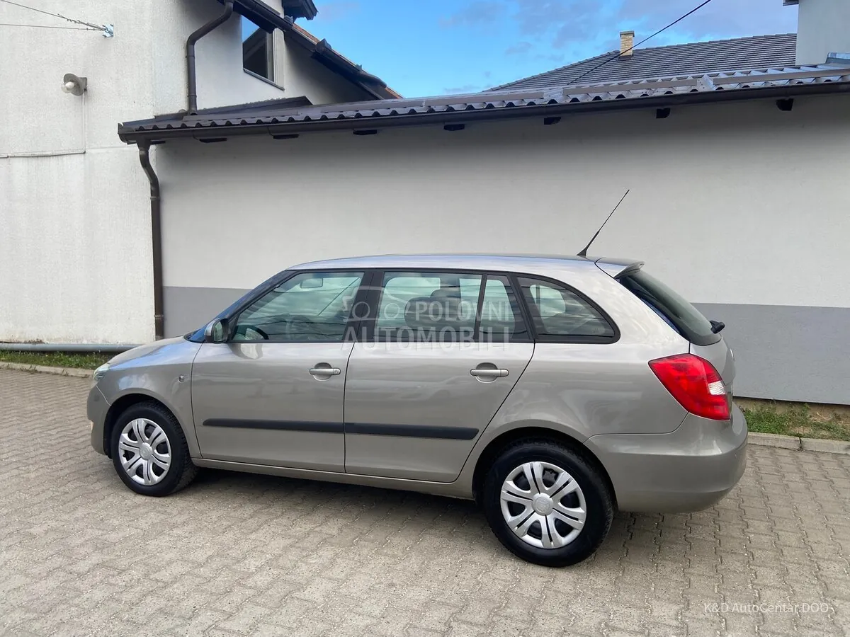 Skoda Fabia 2010 photo 4