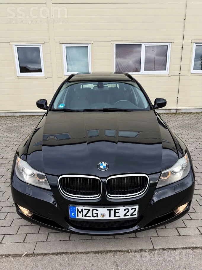 BMW E91 2011 photo 3